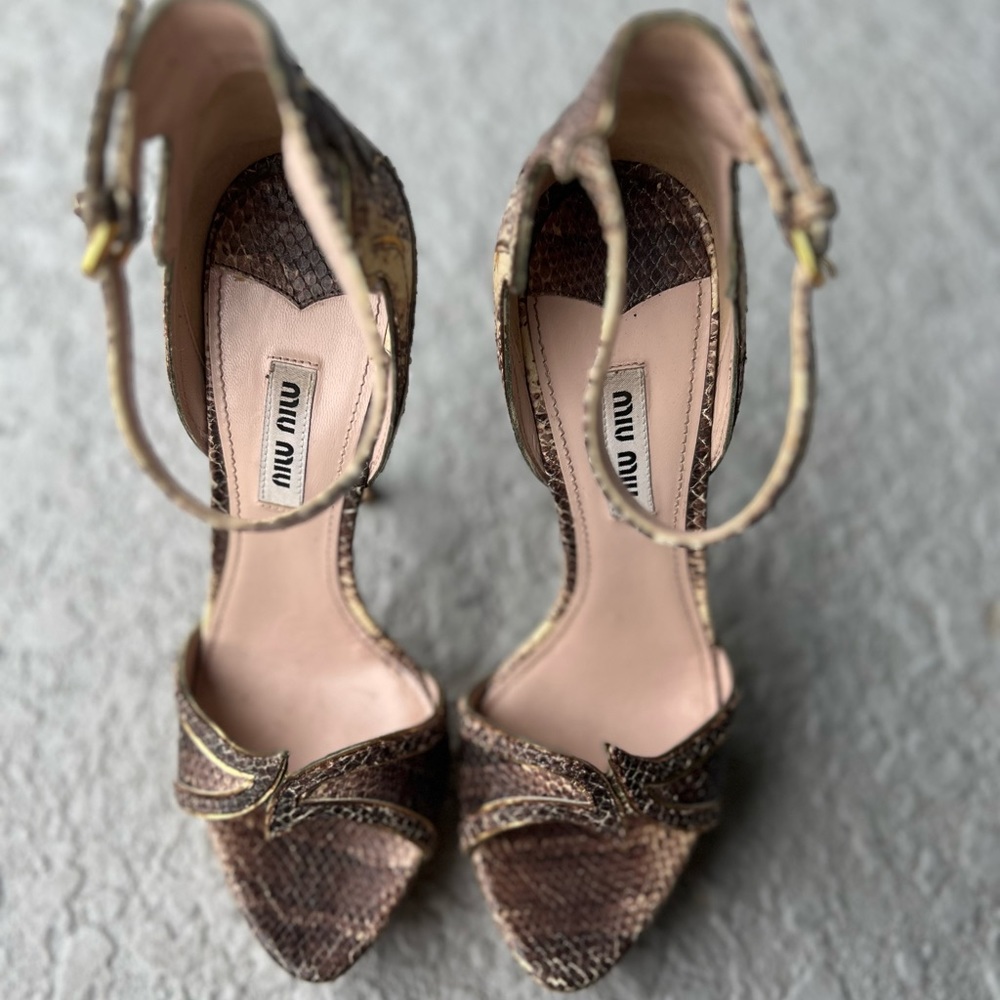 Stunning Miu Miu 5 Inch Heels With Gorgeous Gold … - image 2